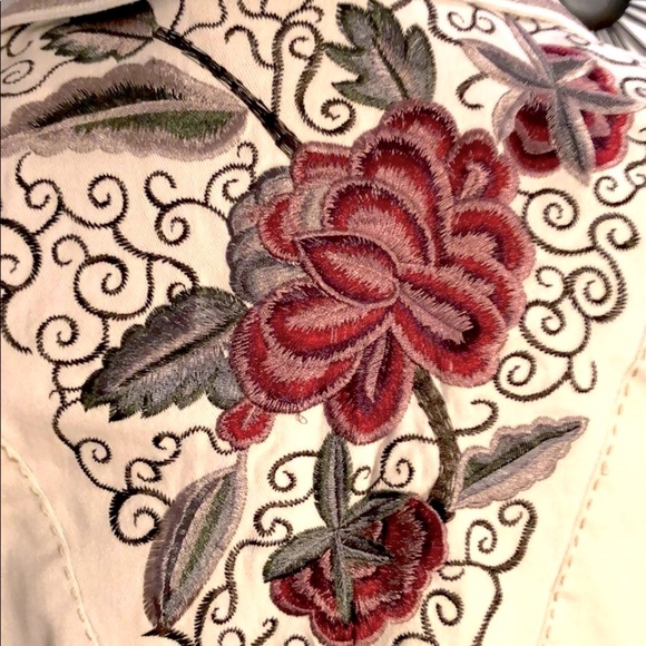 Gorgeous embroidered coat - Picture 4 of 8